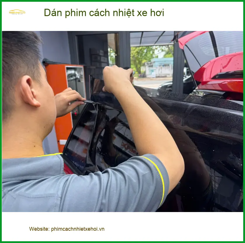 Anh Khải Hoàng dán phim cách nhiệt xe hơi Kia Sorento tại Quận 12 ảnh thực tế 3