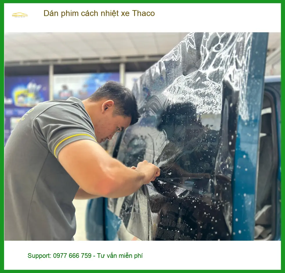 Chị Mai Anh dán phim cách nhiệt xe Thaco Towner tại Quận 2 uy tín, chuẩn bị mùa nắng ảnh thực tế 3