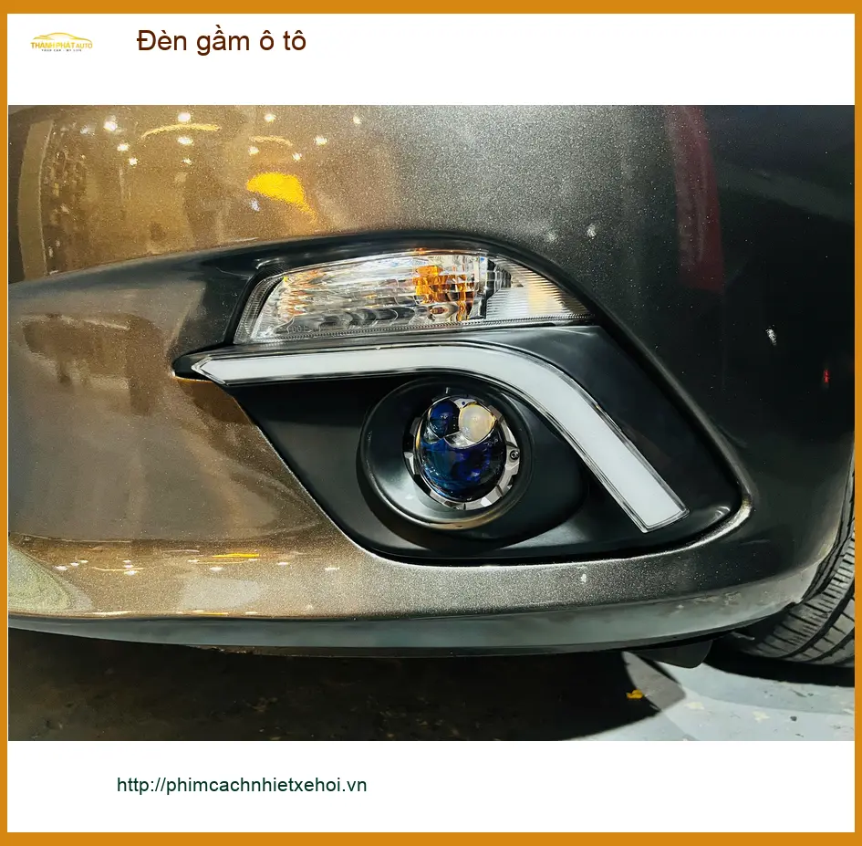 Anh Tùng lắp đèn gầm ô tô cho Honda Civic tại Quận 9 vì đèn zin không đủ sáng khi đi trời mưa ảnh thực tế 2
