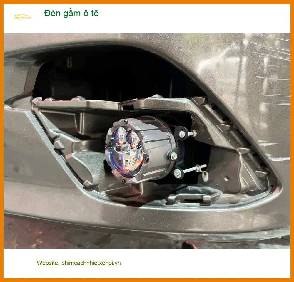 Chú Minh độ đèn gầm ô tô cho Honda CR-V tại Gò Vấp vì đèn zin yếu