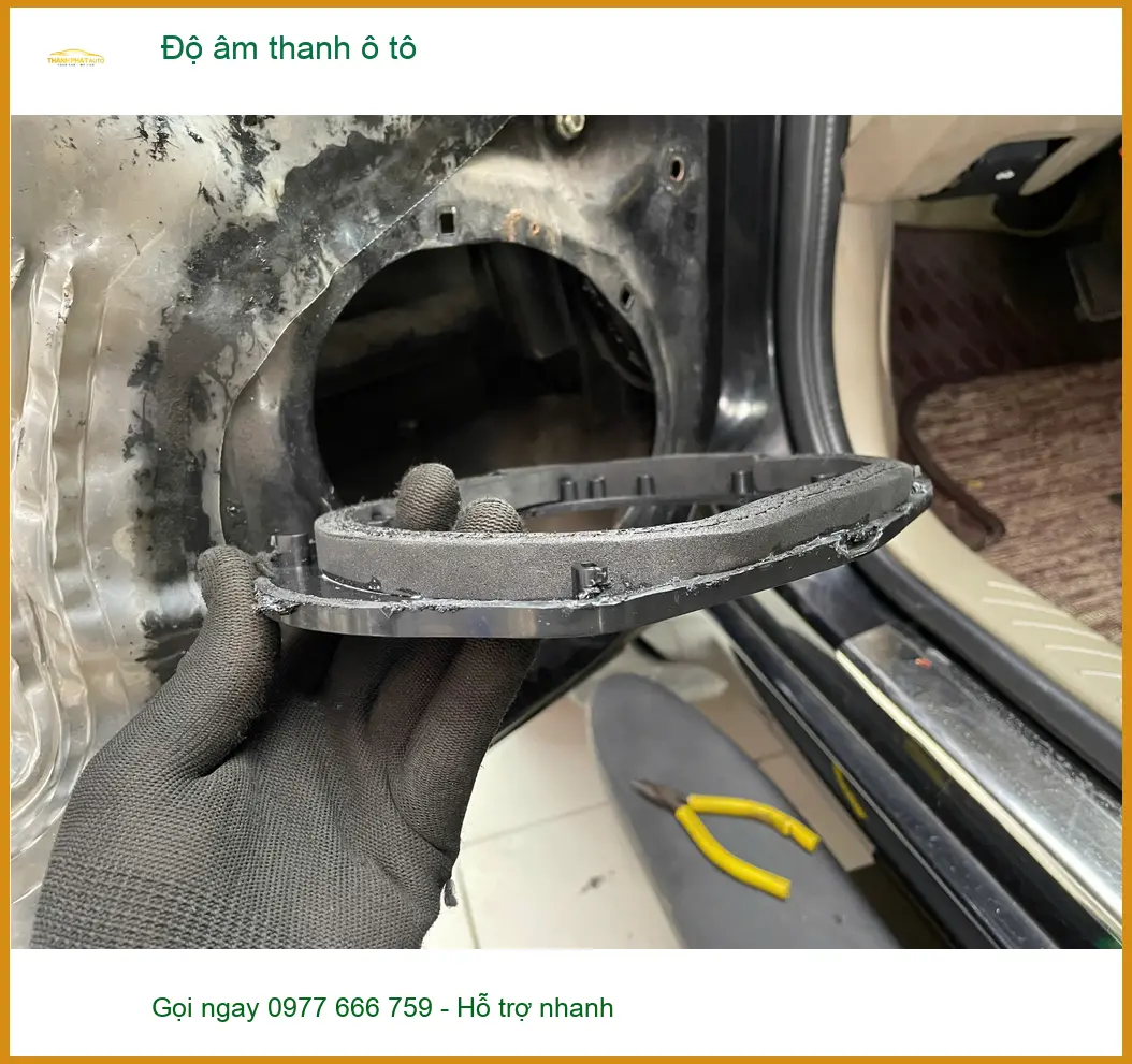 Anh Bách độ âm thanh ô tô Hyundai Elantra tại Quận 5 để nghe nhạc hay hơn