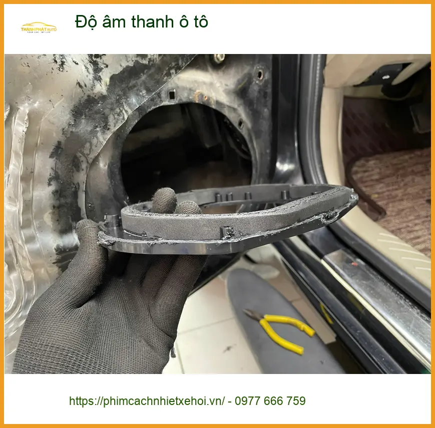 Anh Kiên độ âm thanh ô tô Hyundai Accent tại Hóc Môn để nghe nhạc hay hơn