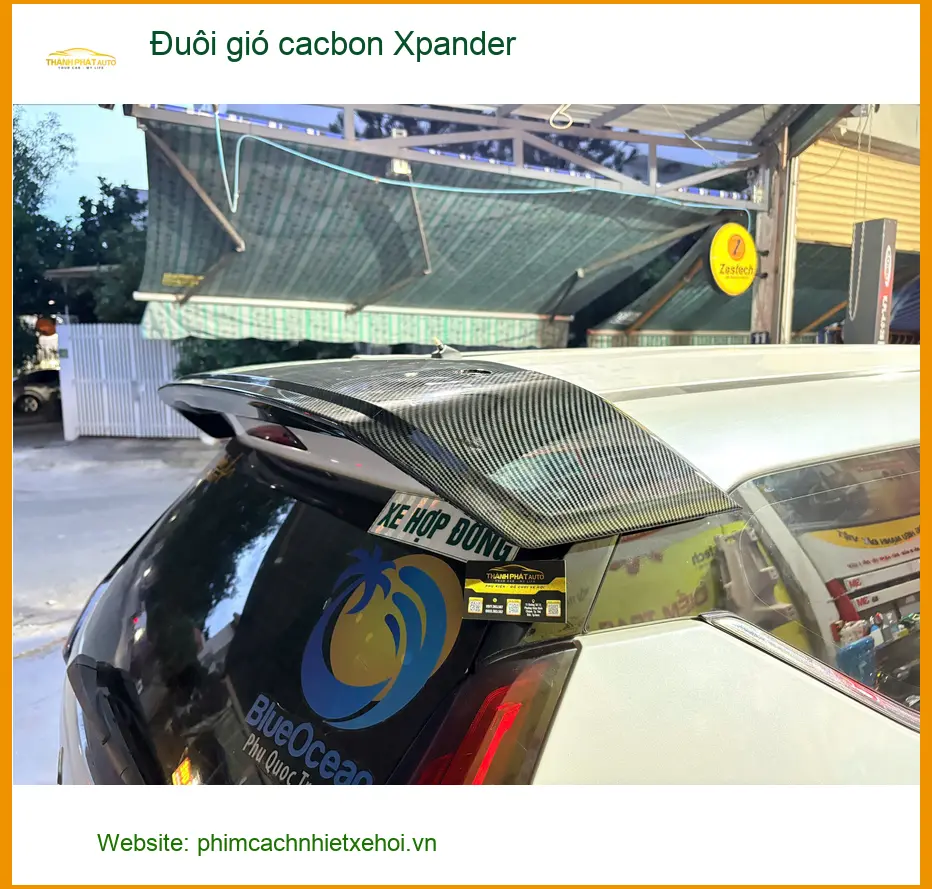 Chú Huy lắp đuôi gió cacbon Xpander tại Quận 5 để xe thêm phần thể thao