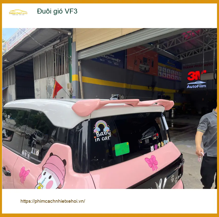 Chị Thanh Huyền lắp đuôi gió VinFast VF3 tại Quận Bình Tân để tăng tính thể thao ảnh thực tế 2