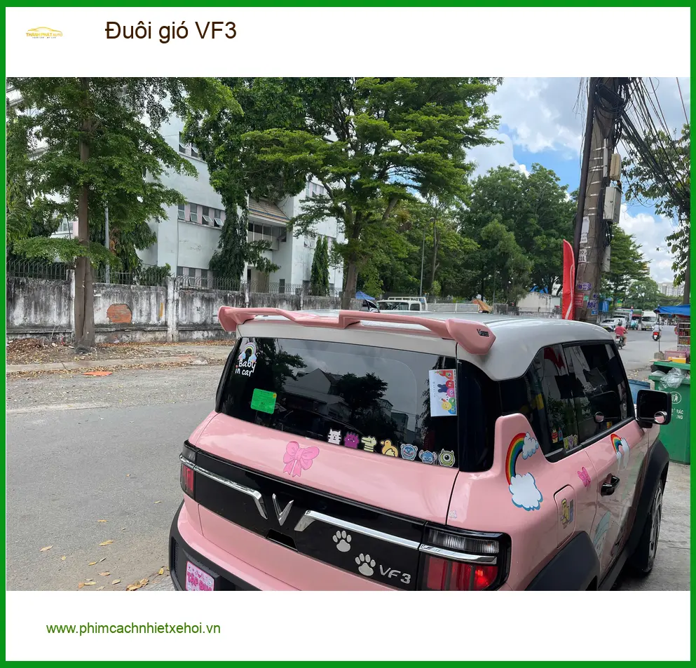Chị Thảo lắp đuôi gió cho VinFast VF3 tại Quận 9 để xe trông thể thao hơn