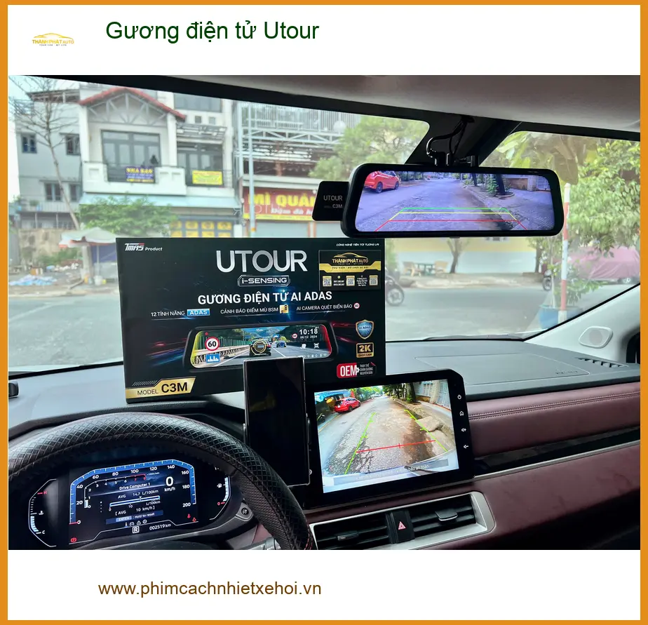 Anh Khang lắp Gương điện tử Utour cho Honda HRV ở Quận 2 để an tâm lái xe