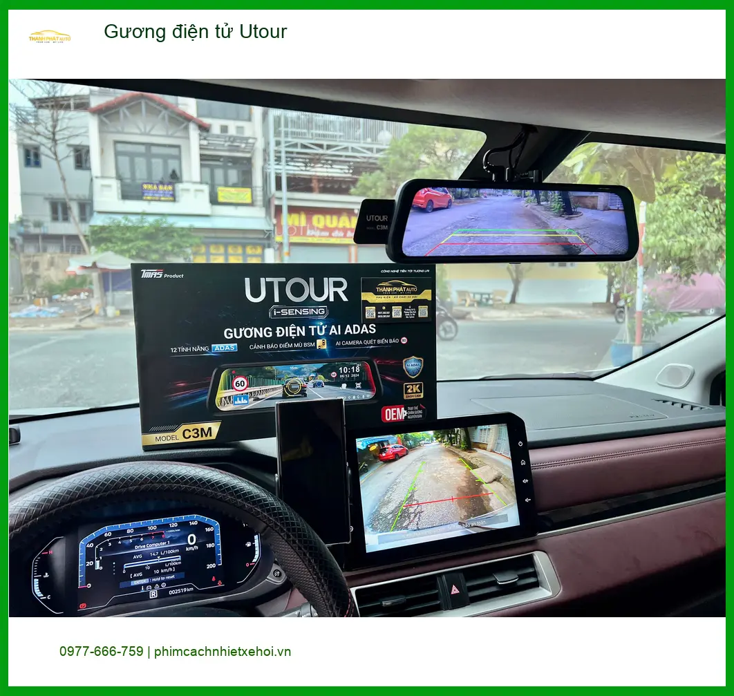 Anh Long lắp Gương điện tử Utour cho Honda HR-V tại Quận 9 vì muốn lái xe an toàn hơn