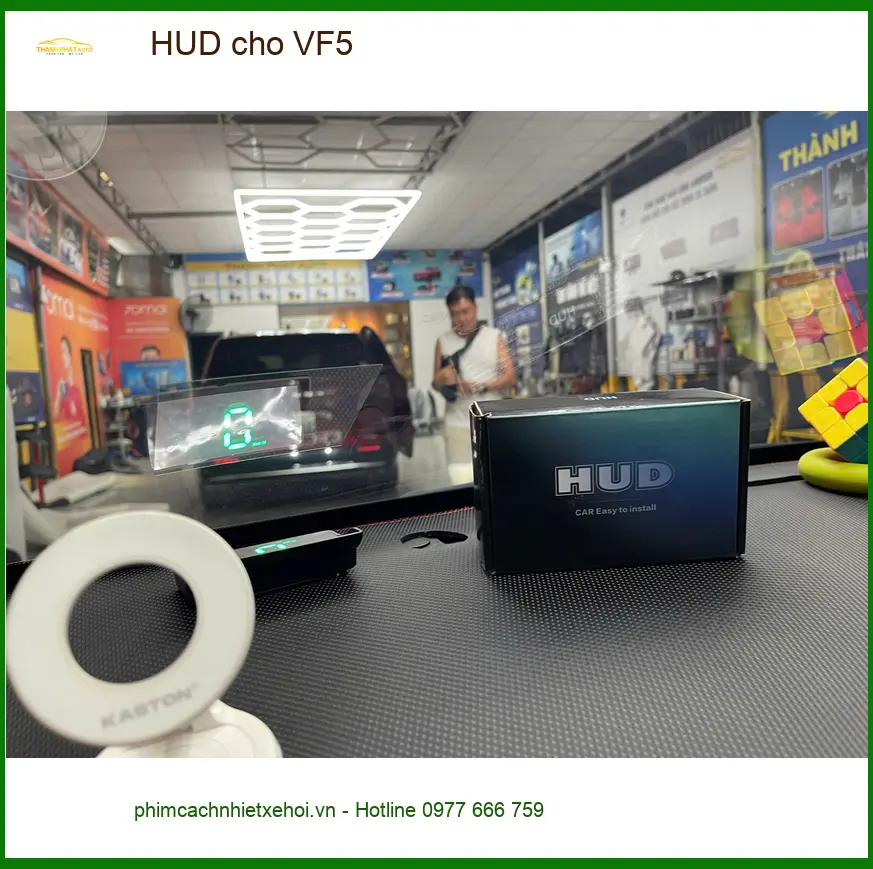 Anh Quang lắp HUD cho VinFast VF5 tại Bình Chánh để lái xe an toàn hơn ảnh thực tế 3