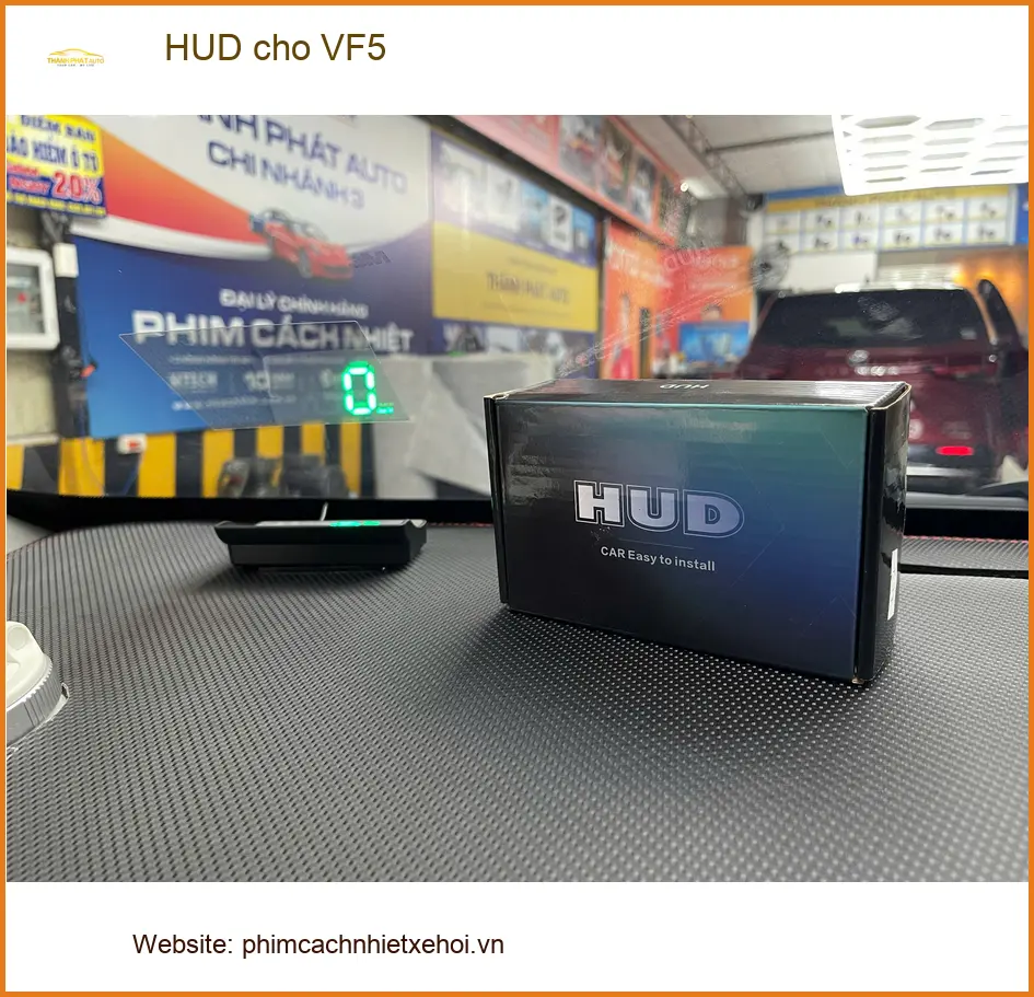 Anh Duy Khang lắp HUD cho VinFast VF5 tại Cần Giờ giúp lái xe tập trung, an toàn hơn ảnh thực tế 3