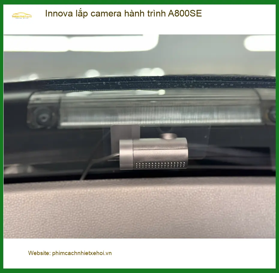 Anh Quân lắp camera hành trình A800SE cho Innova tại Quận 5 để yên tâm lái xe đường xa ảnh thực tế 2