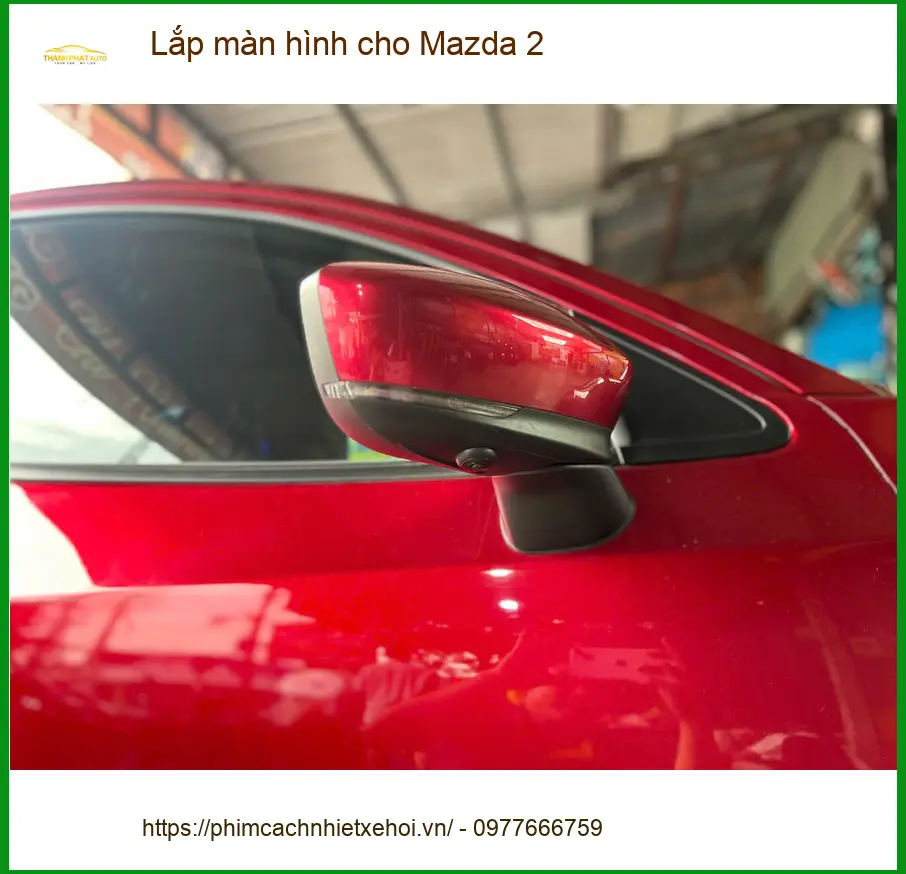 Chú Minh lắp màn hình cho Mazda 2 tại Quận Tân Phú vì màn hình zin quá cũ