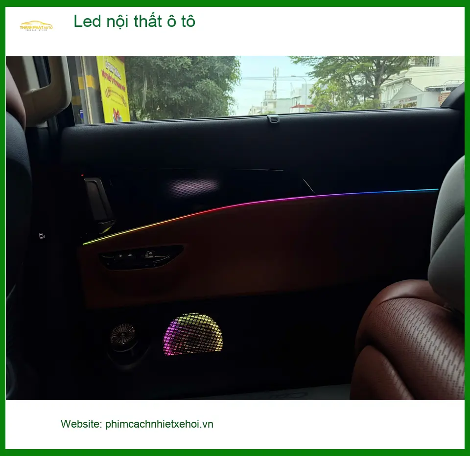 Chị Thanh lắp Led nội thất ô tô Honda HR-V tại Quận Tân Bình uy tín