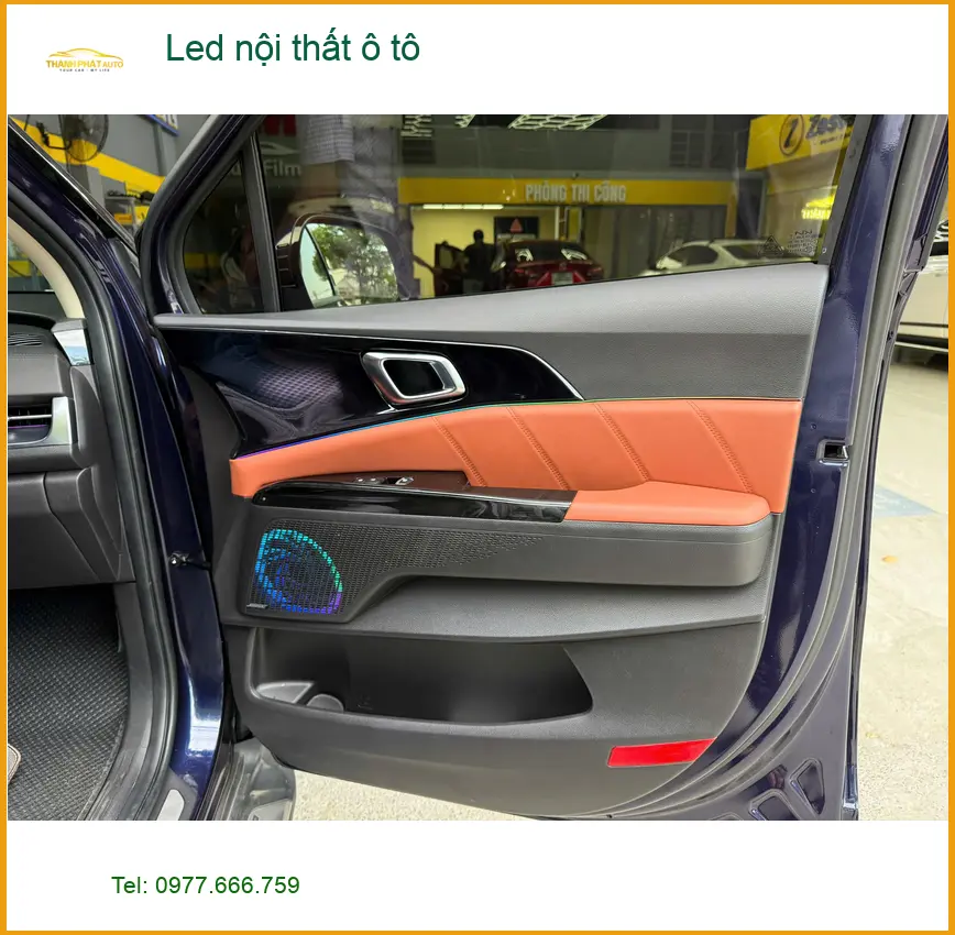 Anh Đăng Khoa lắp Led nội thất ô tô tại Quận 4 tạo điểm nhấn cá nhân ảnh thực tế 2