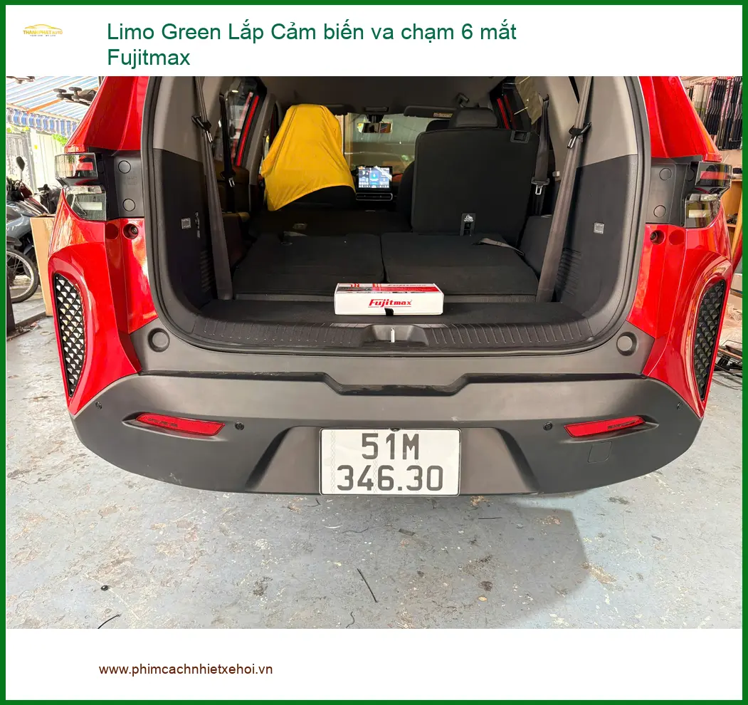 Anh Khang Limo Green lắp cảm biến 6 mắt Fujitmax tại Quận 10 để đỗ xe an toàn ảnh thực tế 2