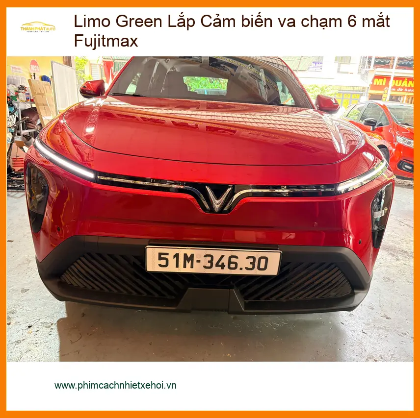 Anh Cường lắp Cảm biến va chạm 6 mắt Fujitmax cho xe Limo Green tại Quận 3 để an tâm di chuyển.