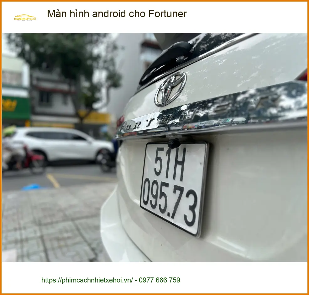 Chị An lắp màn hình Android cho Fortuner tại Quận 2 để tiện đường di chuyển
