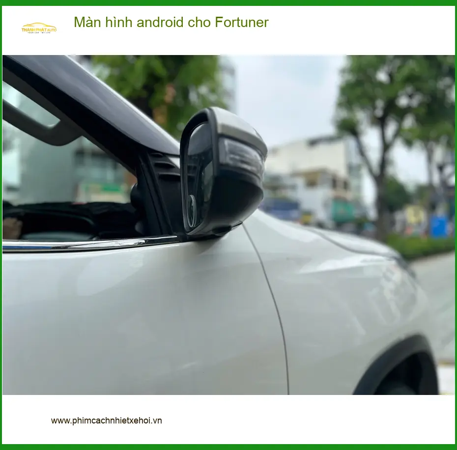 Chị An lắp màn hình Android cho Fortuner tại Quận 2 để tiện đường di chuyển ảnh thực tế 2