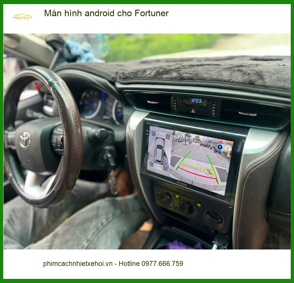 Anh Minh lắp màn hình android cho Fortuner tại Quận Bình Thạnh vì màn hình cũ đã lỗi thời