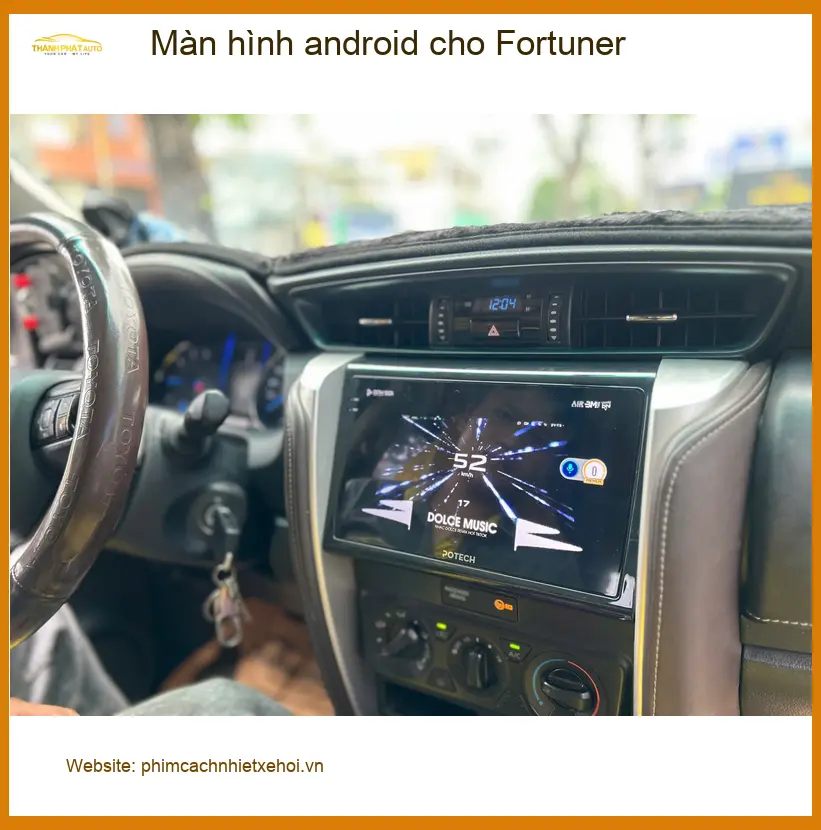 Chị Quỳnh nâng cấp màn hình android cho Fortuner tại Quận 9 vì màn zin không có dẫn đường