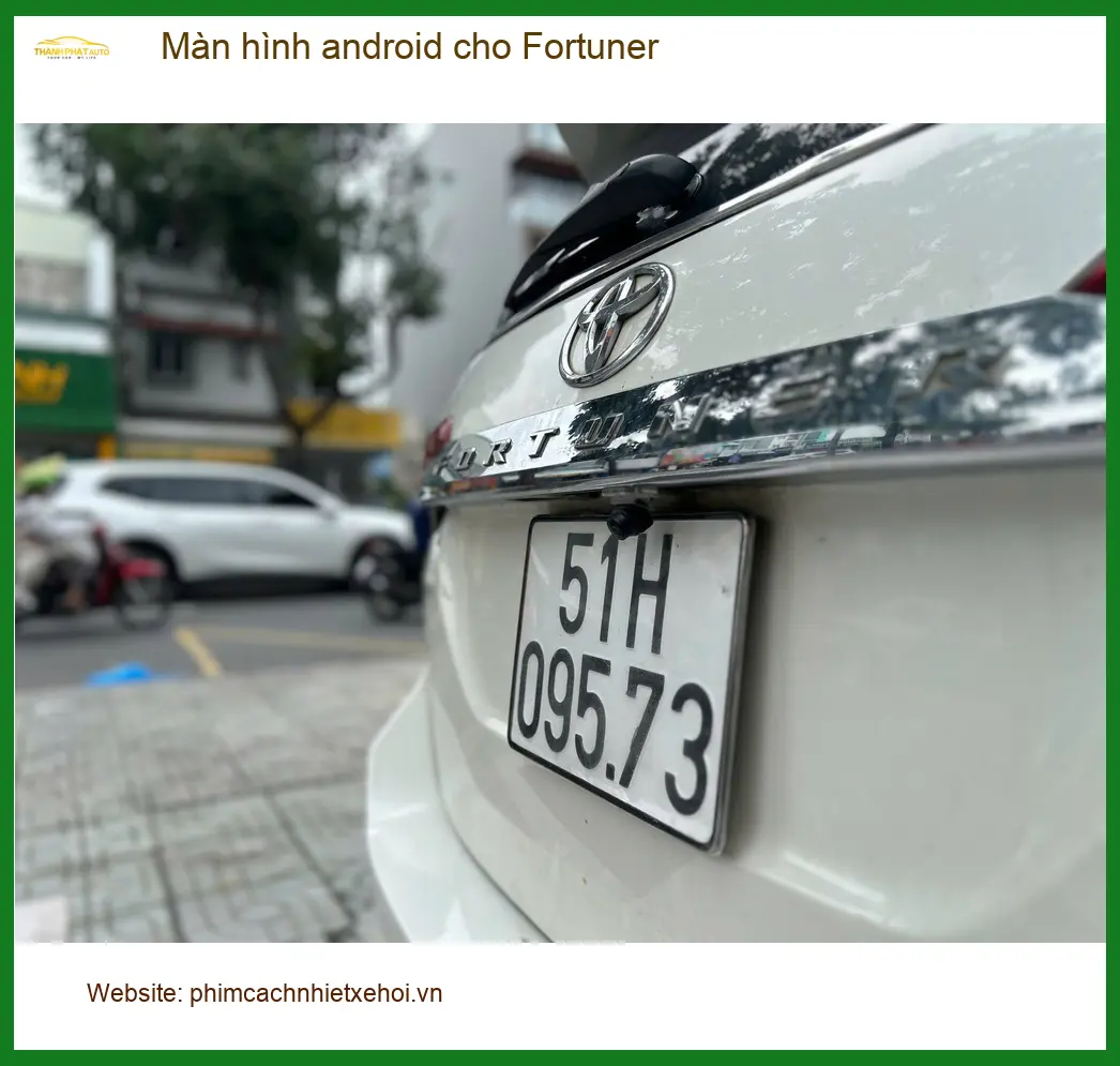 Chị Quỳnh nâng cấp màn hình android cho Fortuner tại Quận 9 vì màn zin không có dẫn đường ảnh thực tế 2