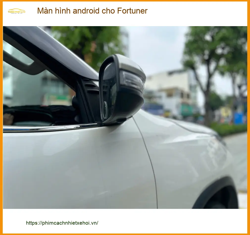 Chị Quỳnh nâng cấp màn hình android cho Fortuner tại Quận 9 vì màn zin không có dẫn đường ảnh thực tế 4