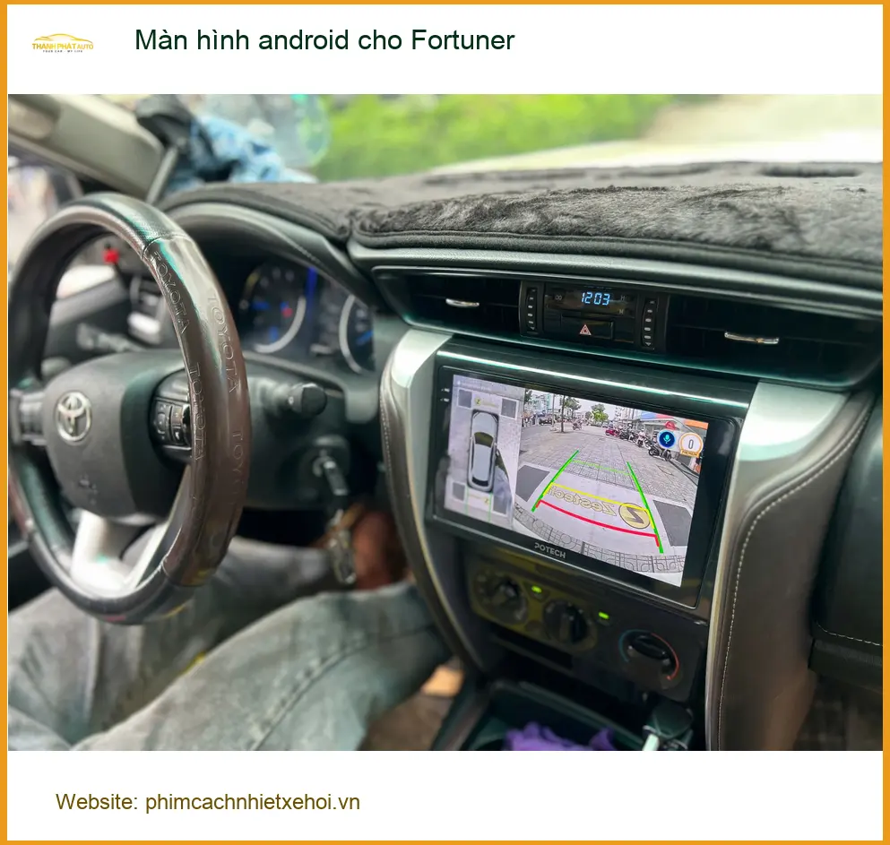 Anh Tấn lắp màn hình Android cho Toyota Fortuner tại Quận Phú Nhuận để tiện đường đi làm