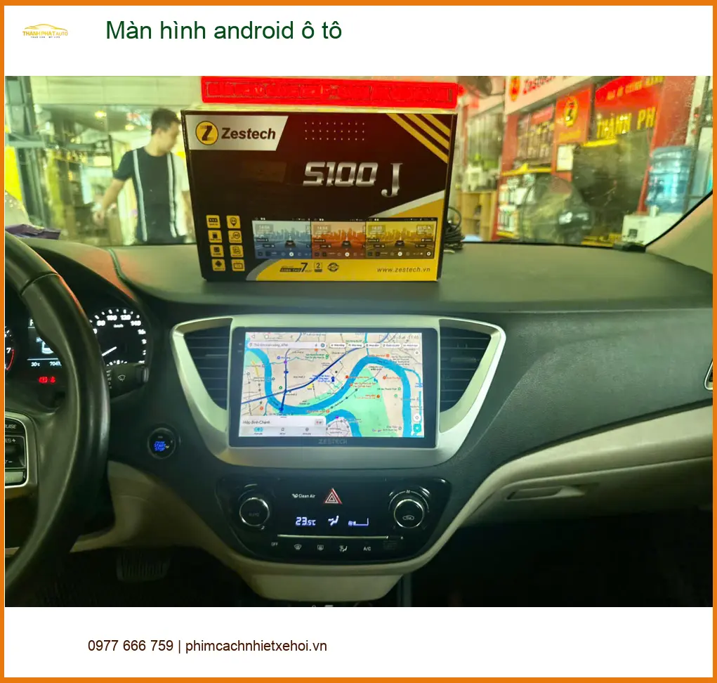 Anh Lâm lắp màn hình android ô tô Toyota Camry tại Thủ Đức tiện nghi