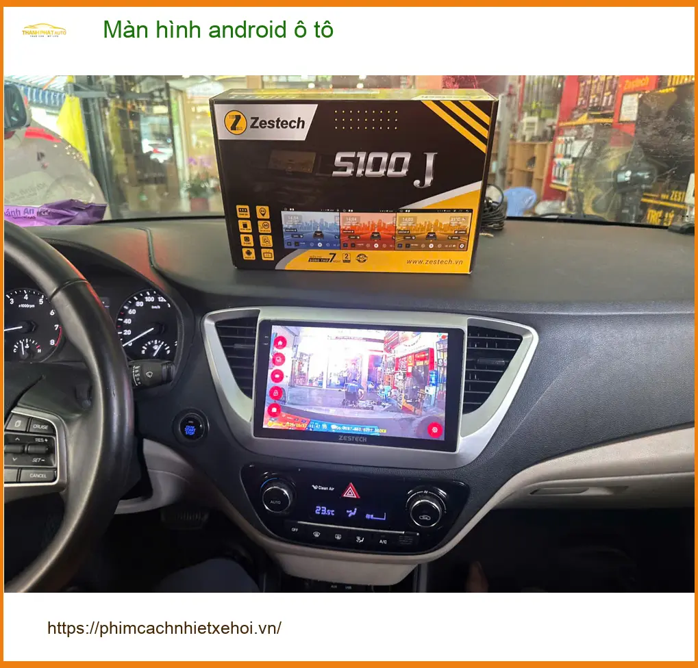 Anh Lâm lắp màn hình android ô tô Toyota Camry tại Thủ Đức tiện nghi ảnh thực tế 4