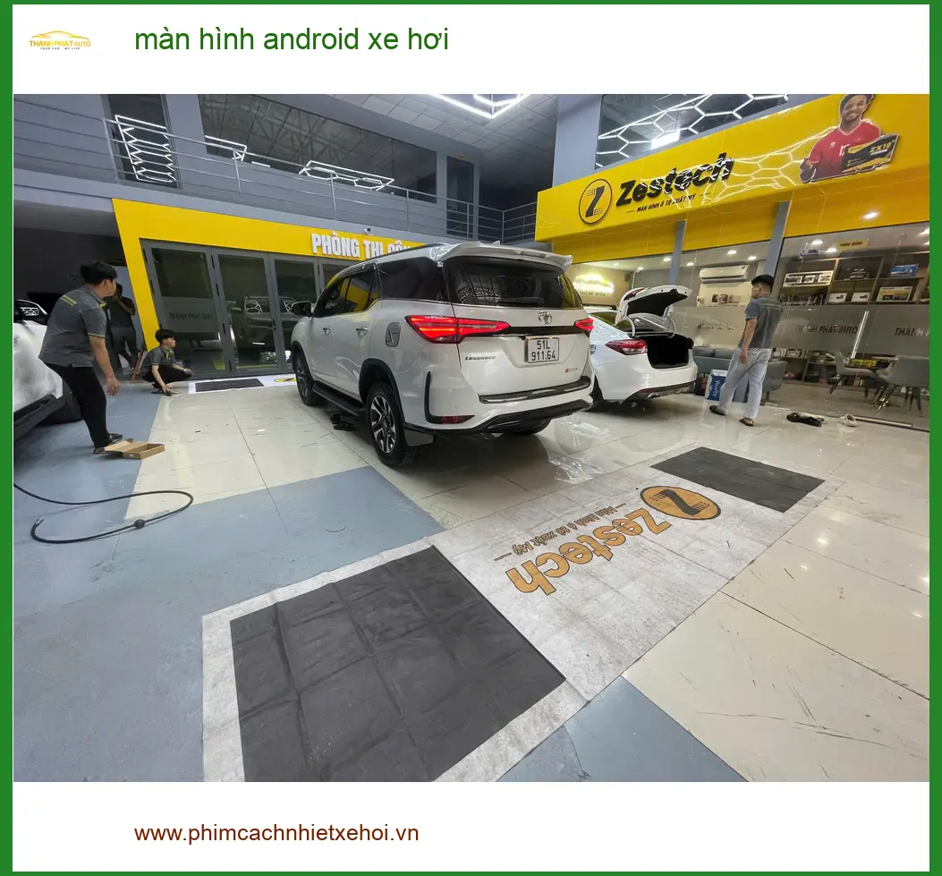 Anh Hoàng Minh thay màn hình Android Hyundai Accent ở Quận 7 do màn zin cũ ảnh thực tế 3
