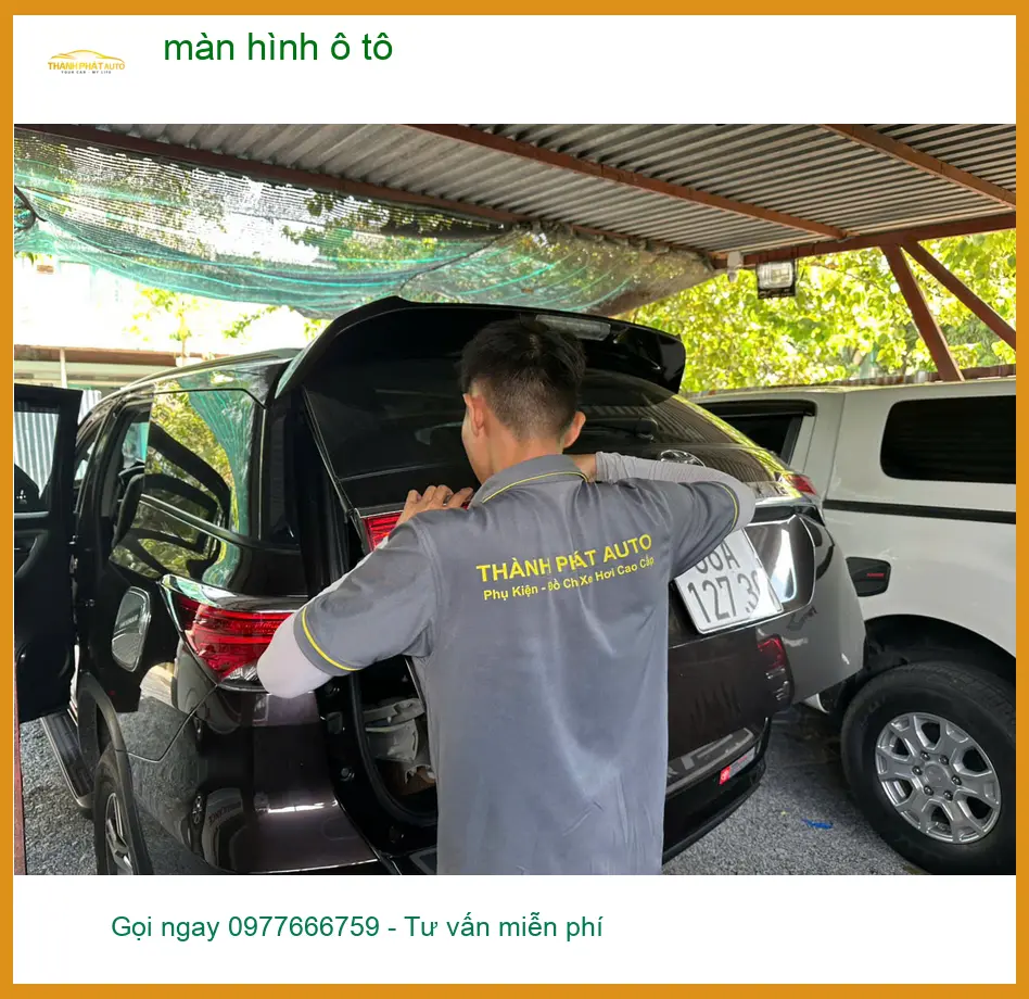 Chú Lâm lắp màn hình ô tô Hyundai Santa Fe tại Quận 12 bền đẹp, chính hãng ảnh thực tế 3