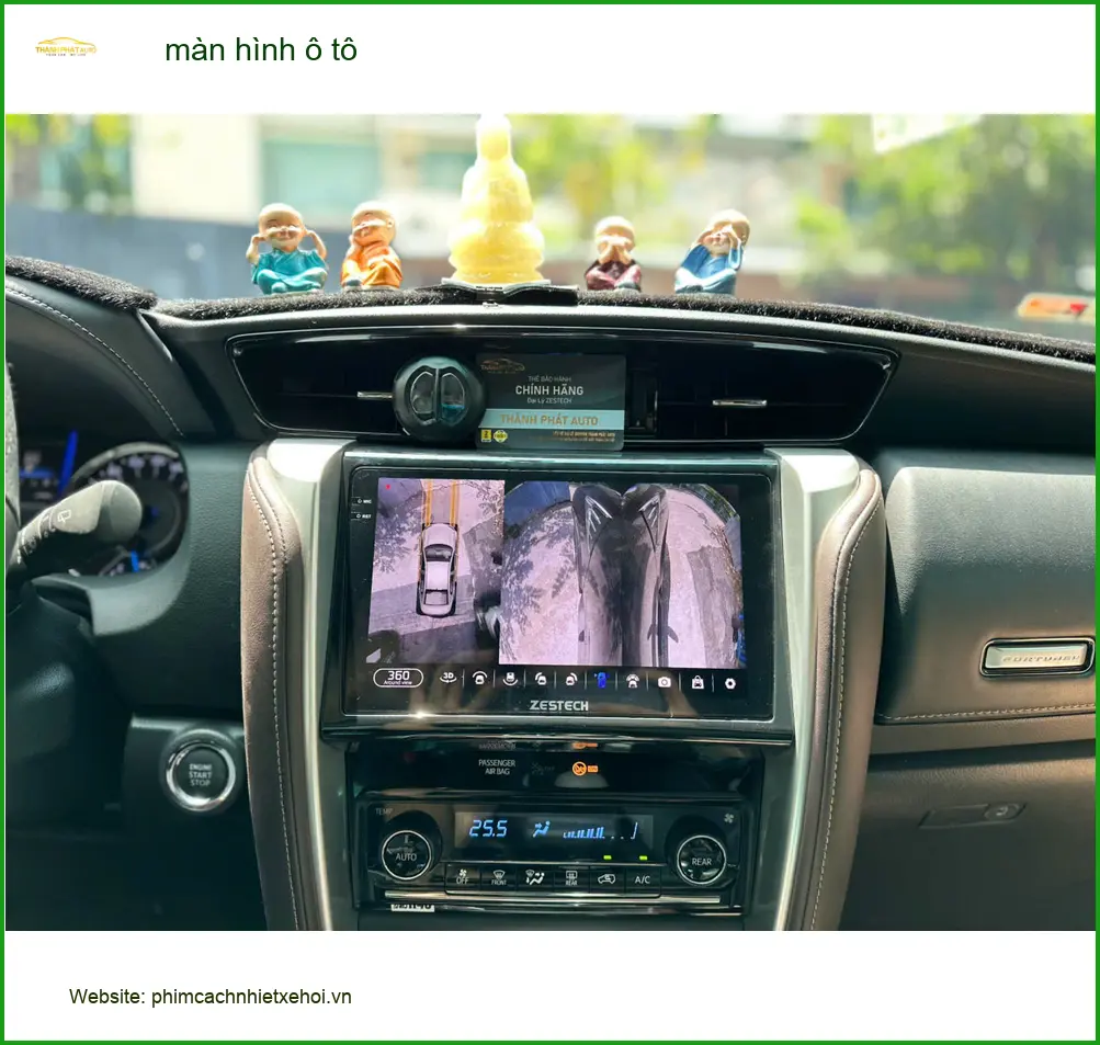Anh Tấn lắp màn hình ô tô cho Toyota Camry tại Quận 2 vì màn hình zin thiếu tính năng