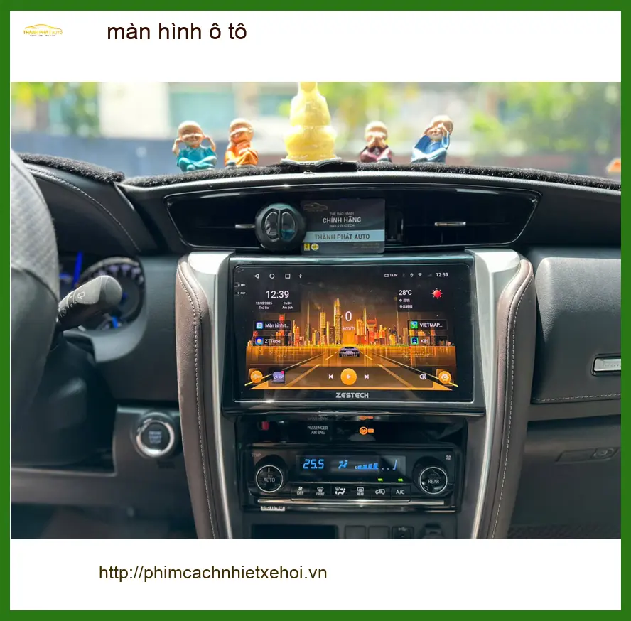 Anh Tấn lắp màn hình ô tô cho Toyota Camry tại Quận 2 vì màn hình zin thiếu tính năng ảnh thực tế 3