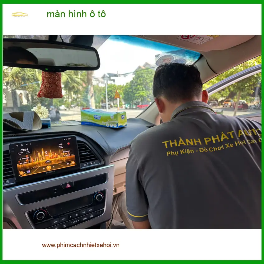 Anh Kiên nâng cấp màn hình ô tô cho Honda CRV tại Quận 3 giải trí tiện lợi