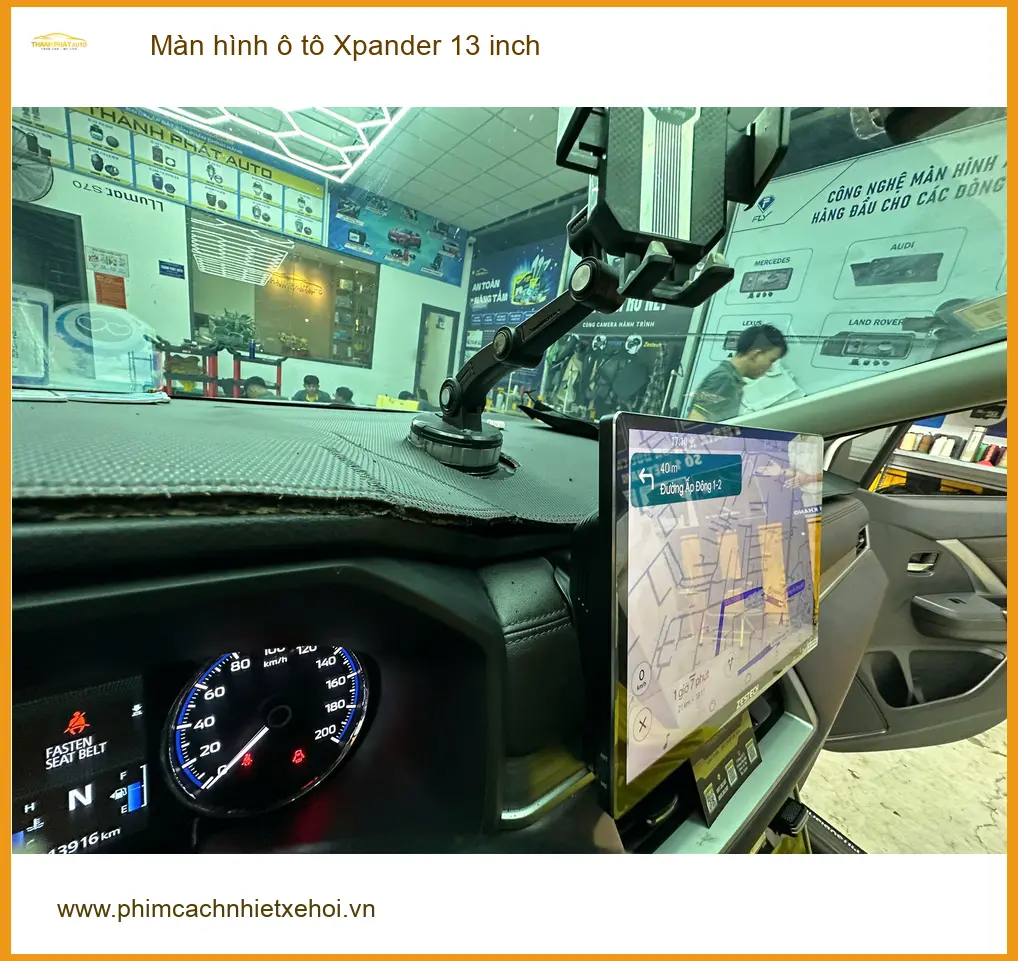Anh Khải lắp màn hình 13 inch cho Xpander tại Quận 11 để nâng cấp giải trí