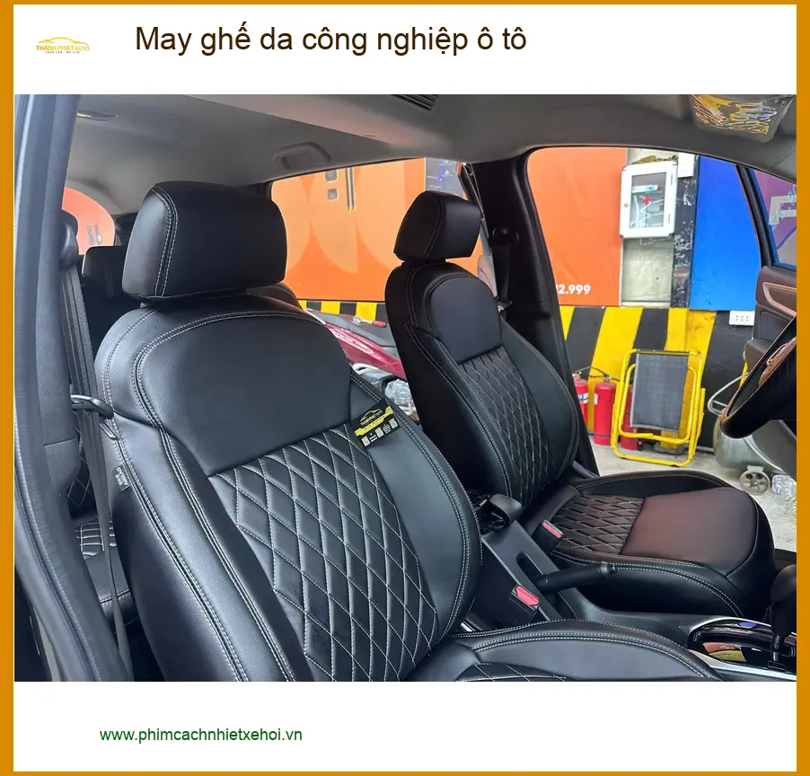 Chị Thanh may ghế da công nghiệp ô tô cho Honda CRV tại Quận 3 để nội thất sang trọng hơn