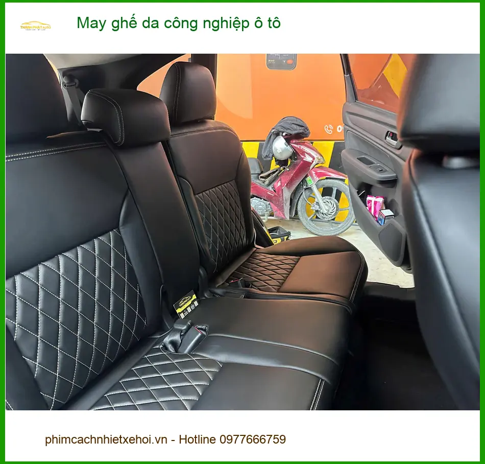 Chị Thanh may ghế da công nghiệp ô tô cho Honda CRV tại Quận 3 để nội thất sang trọng hơn ảnh thực tế 2