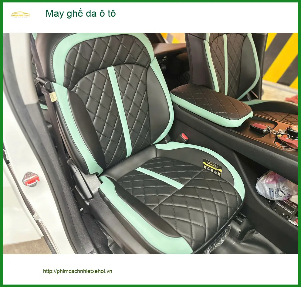Chị Thanh may ghế da ô tô Ford Everest tại Quận 6 để nội thất sang trọng hơn ảnh thực tế 3