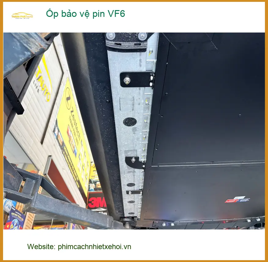 Anh Bảo tìm nơi lắp Ốp bảo vệ pin VF6 tại Quận 8 để đảm bảo an toàn cho pin xe