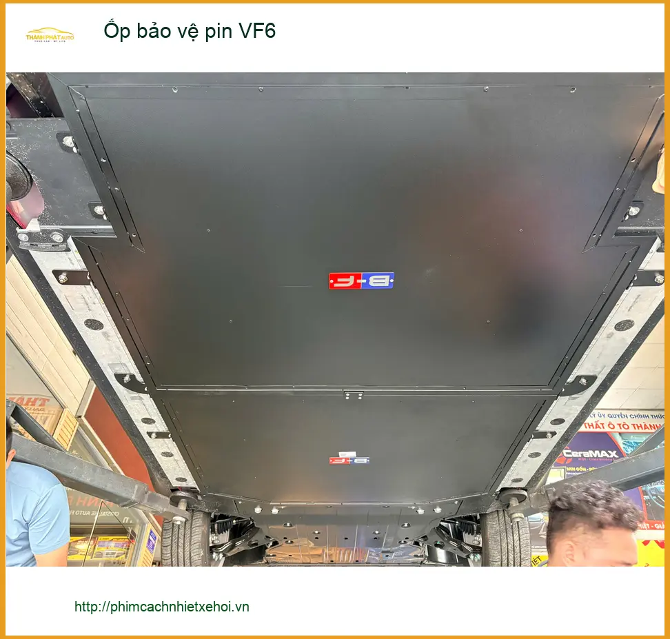 Anh Bảo tìm nơi lắp Ốp bảo vệ pin VF6 tại Quận 8 để đảm bảo an toàn cho pin xe ảnh thực tế 2