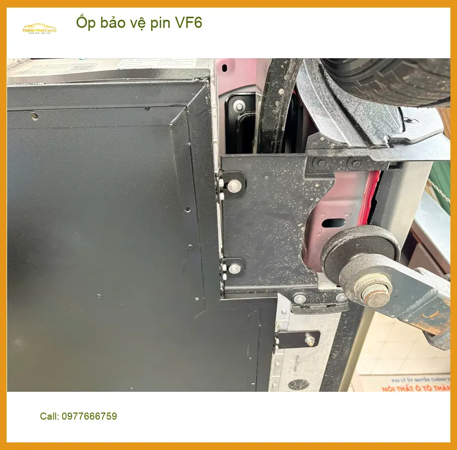 Chị Minh lắp ốp bảo vệ pin VinFast VF6 tại Quận 2 để bảo vệ pin khỏi va đập ảnh thực tế 2