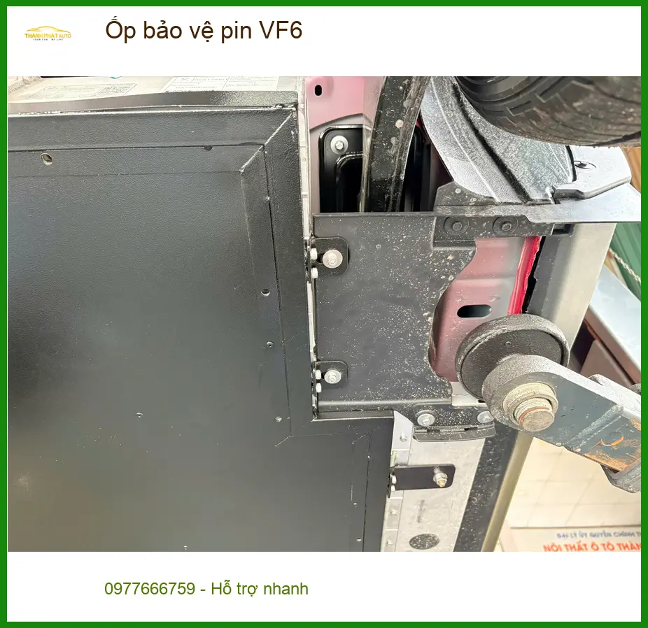 Chị Hương lắp Ốp bảo vệ pin VinFast VF6 tại Quận Tân Phú để bảo vệ tối ưu