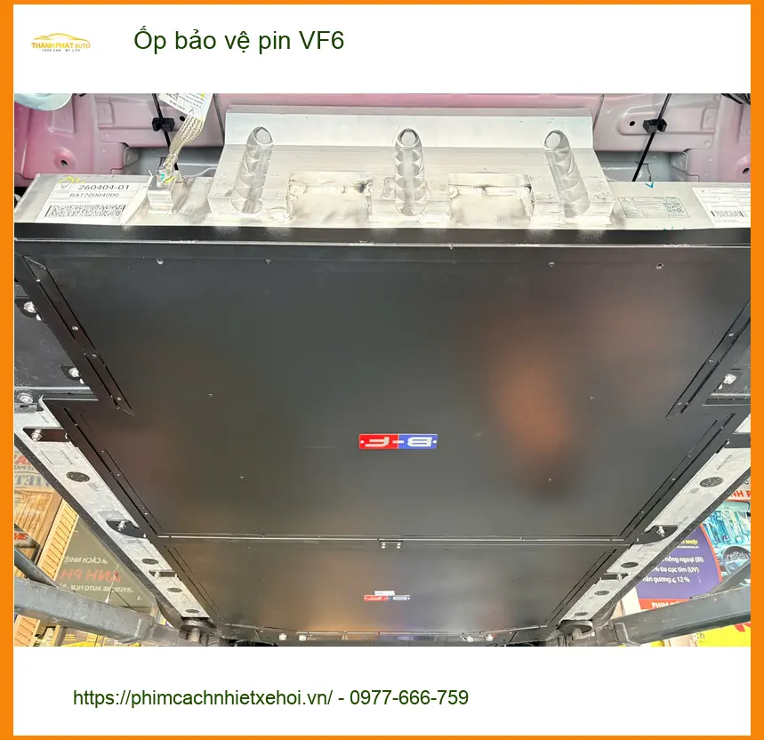 Chị Hương lắp Ốp bảo vệ pin VinFast VF6 tại Quận Tân Phú để bảo vệ tối ưu ảnh thực tế 4