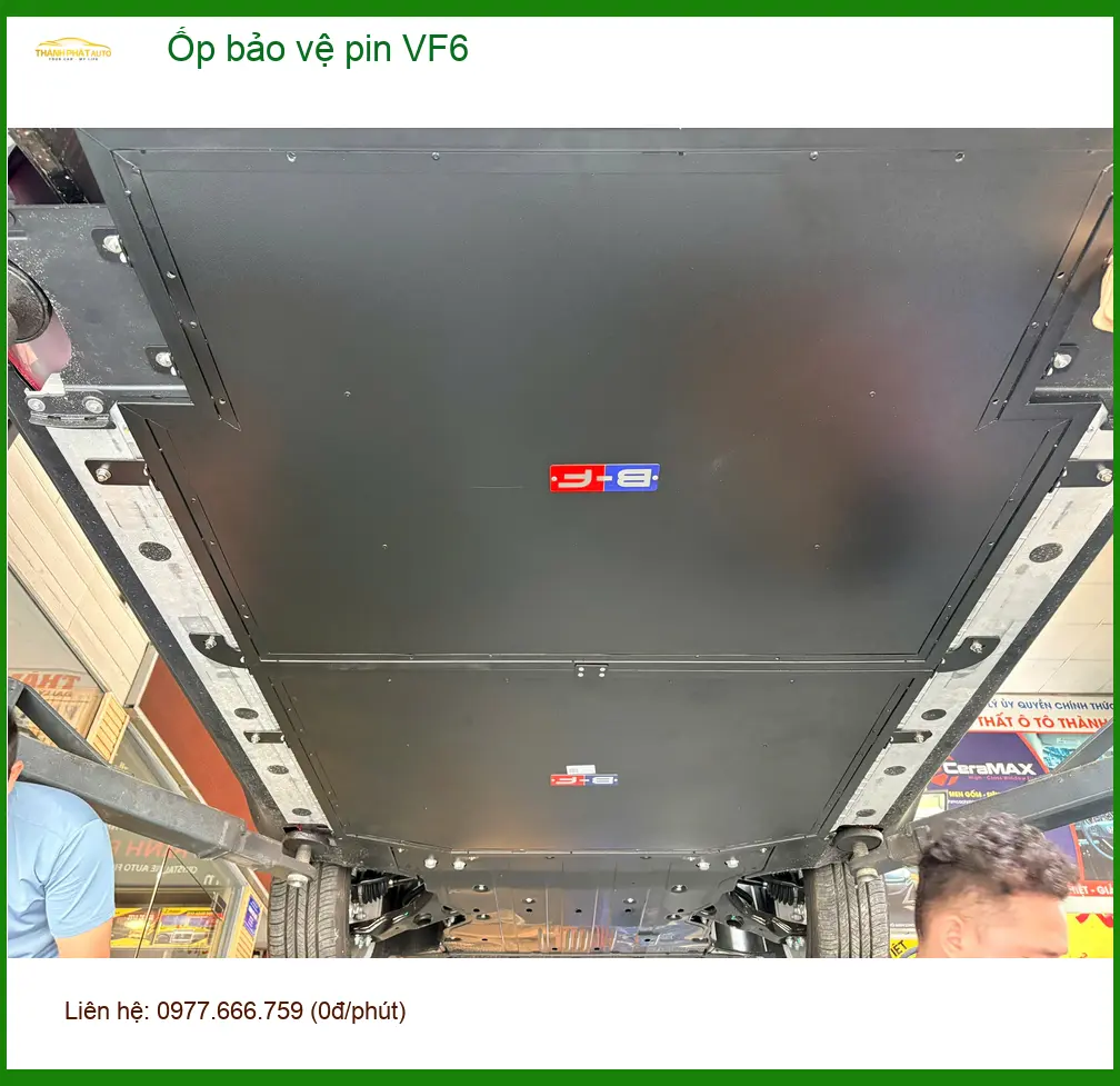 Anh Khôi lắp Ốp bảo vệ pin VF6 tại Nhà Bè để bảo vệ xe tốt hơn