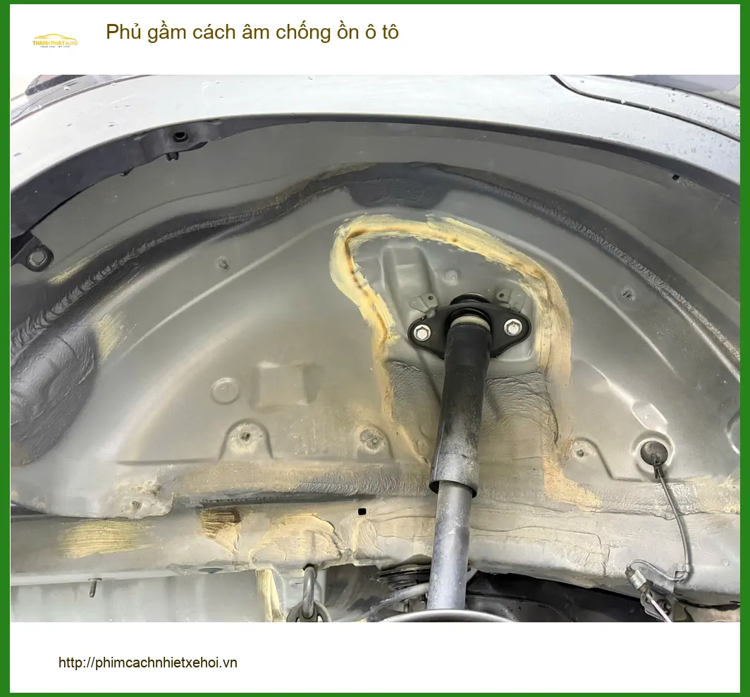 Chú Minh phủ gầm cách âm chống ồn ô tô Hyundai Accent tại Quận 2
