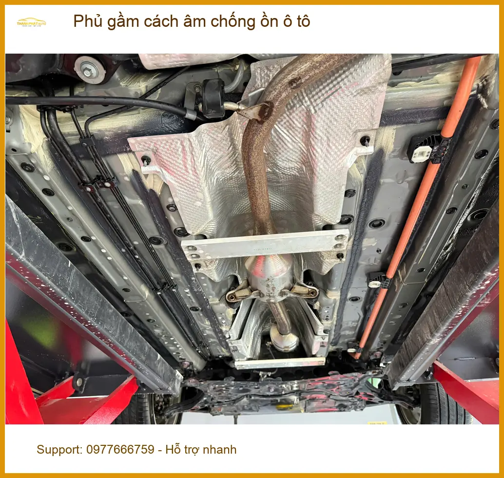 Chị Thảo phủ gầm cách âm chống ồn ô tô Hyundai Accent tại Quận 4, giảm tiếng ồn khó chịu