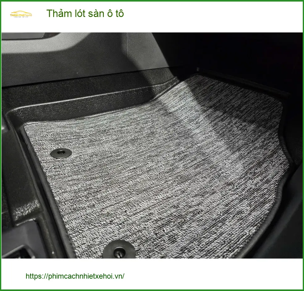 Anh Tấn thay thảm lót sàn ô tô Hyundai Accent tại Hóc Môn để giữ xe luôn sạch sẽ ảnh thực tế 2