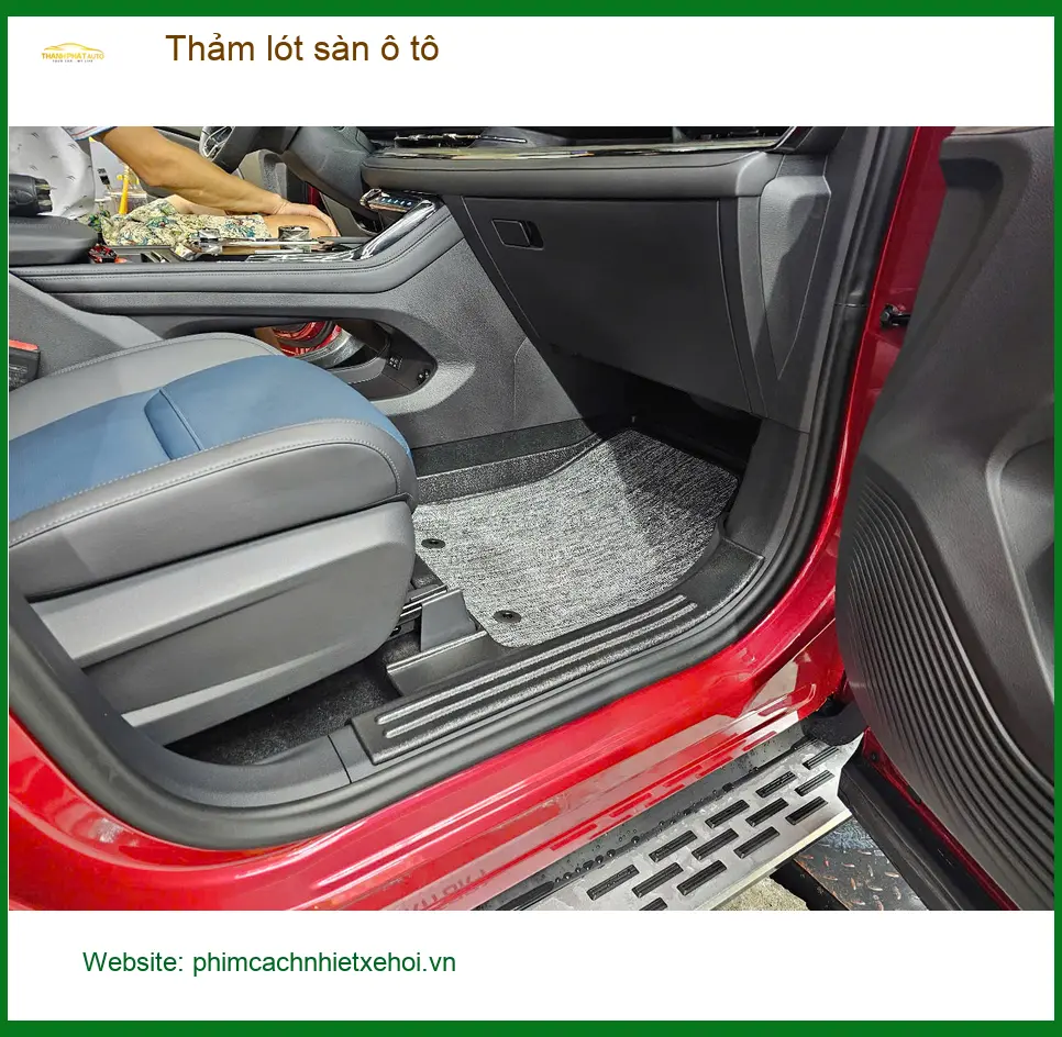 Anh Minh thay thảm lót sàn ô tô cho Hyundai Accent tại Quận 7 để xe sạch sẽ hơn