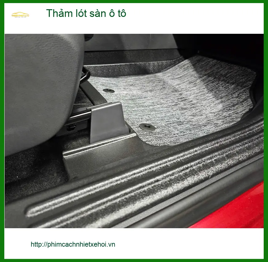 Anh Minh thay thảm lót sàn ô tô cho Hyundai Accent tại Quận 7 để xe sạch sẽ hơn ảnh thực tế 3