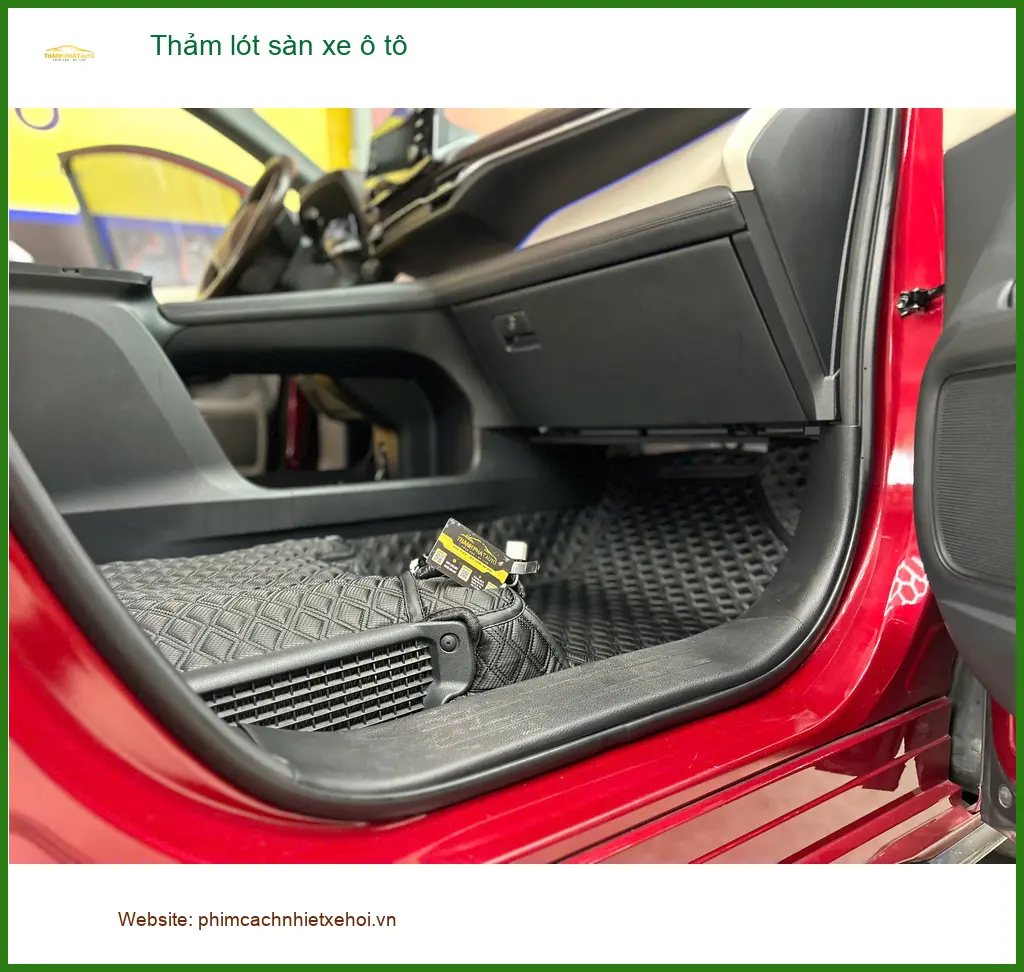 Chị Mai Hương thay thảm lót sàn ô tô Mitsubishi Xpander Cross tại Quận 9 cho nội thất sạch ảnh thực tế 2