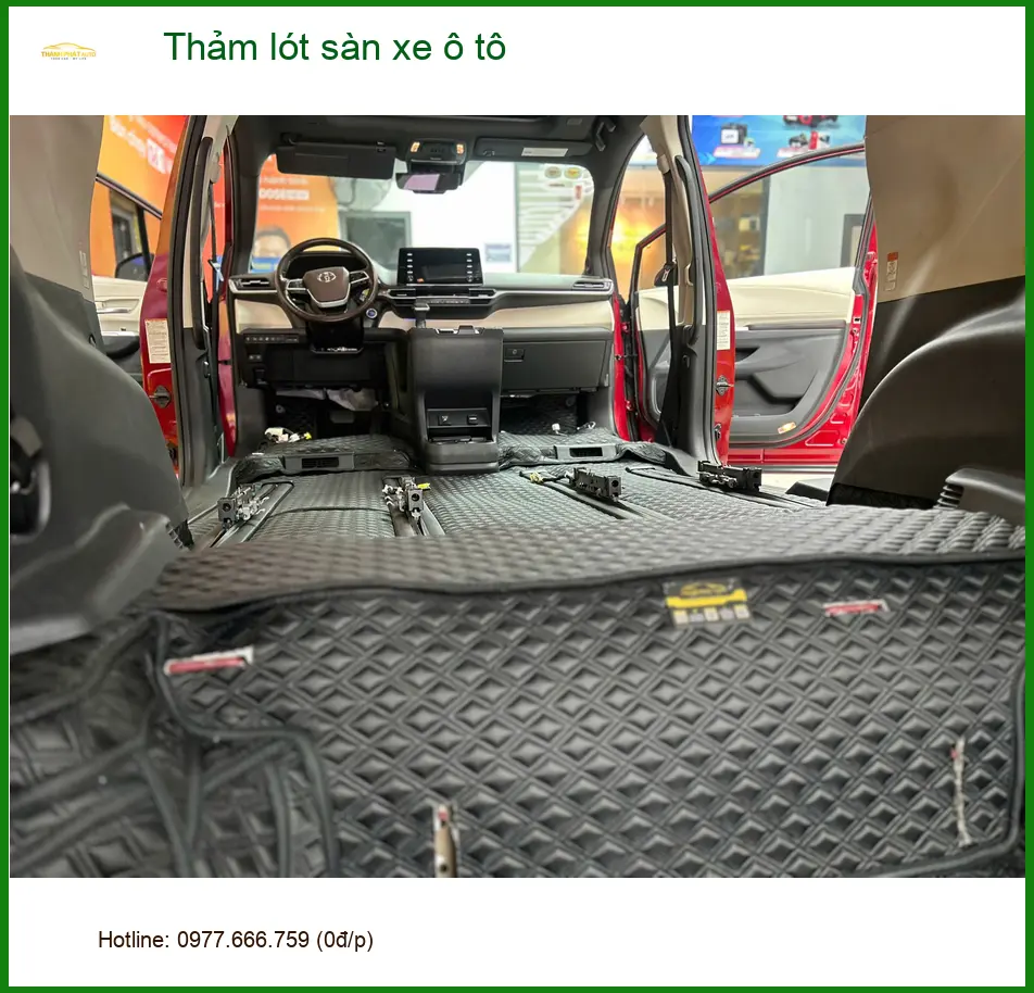 Cô Diệu thay thảm lót sàn xe ô tô Hyundai Santa Fe tại Quận 12 để nội thất luôn sạch đẹp ảnh thực tế 5
